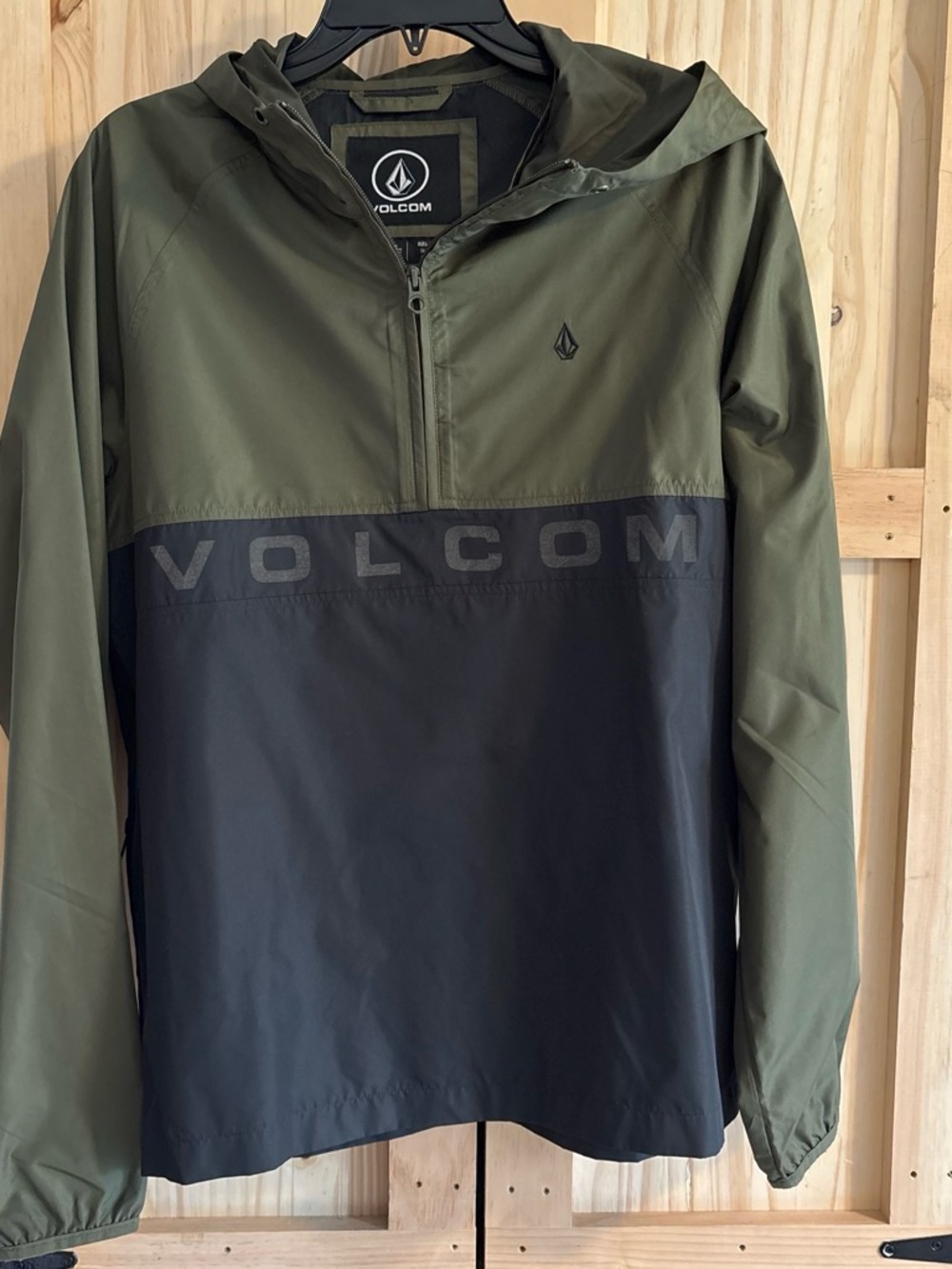 Volcom Olive Green and Black Pullover Windbreaker Anorak